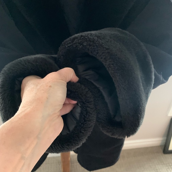 CLASSIQUE OUTERWEAR | Vintage  Coat with Faux Fur Trim. - Picture 3 of 10